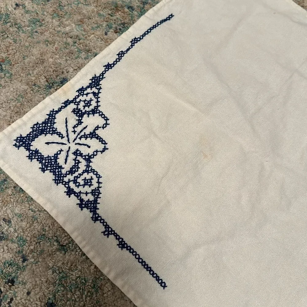 Vintage Embroidered Table Linens (napkins) Lot of 4